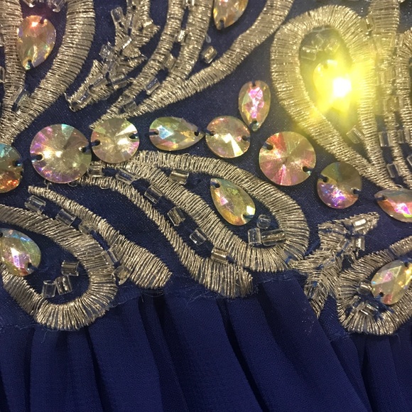 Gown - Picture 7 of 11